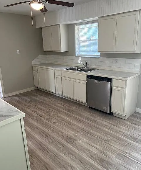 1215 Bois D Arc St — Photo 10