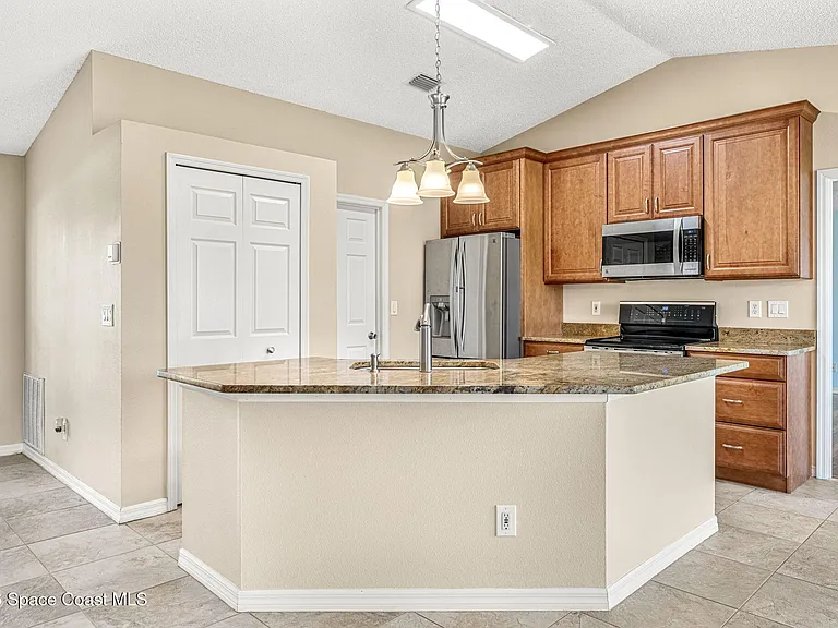 1622 Laramie Cir — Photo 13