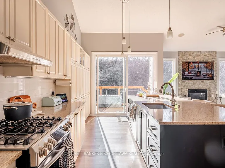 87 Wolff Cres — Photo 12