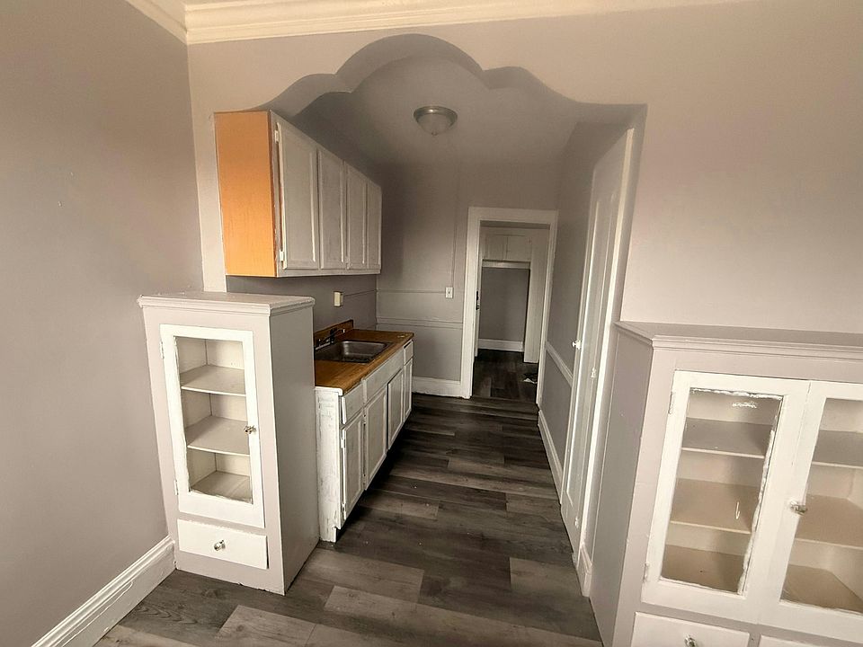 1st image of 14300 Lakeshore Blvd #15