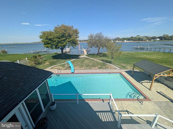 5th image of 802 Broadcreek Dr