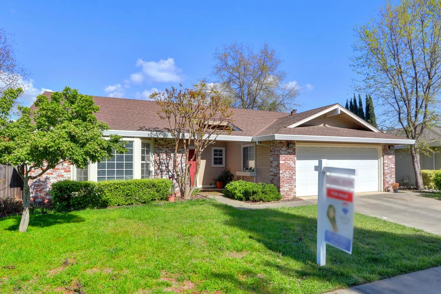 6040 Laguna Villa Way photo 1