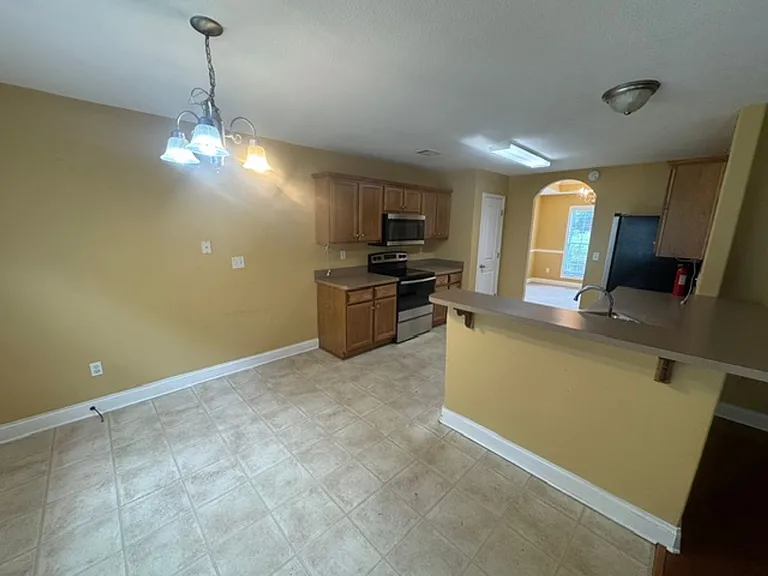 429 Jasmine Cir — Photo 6