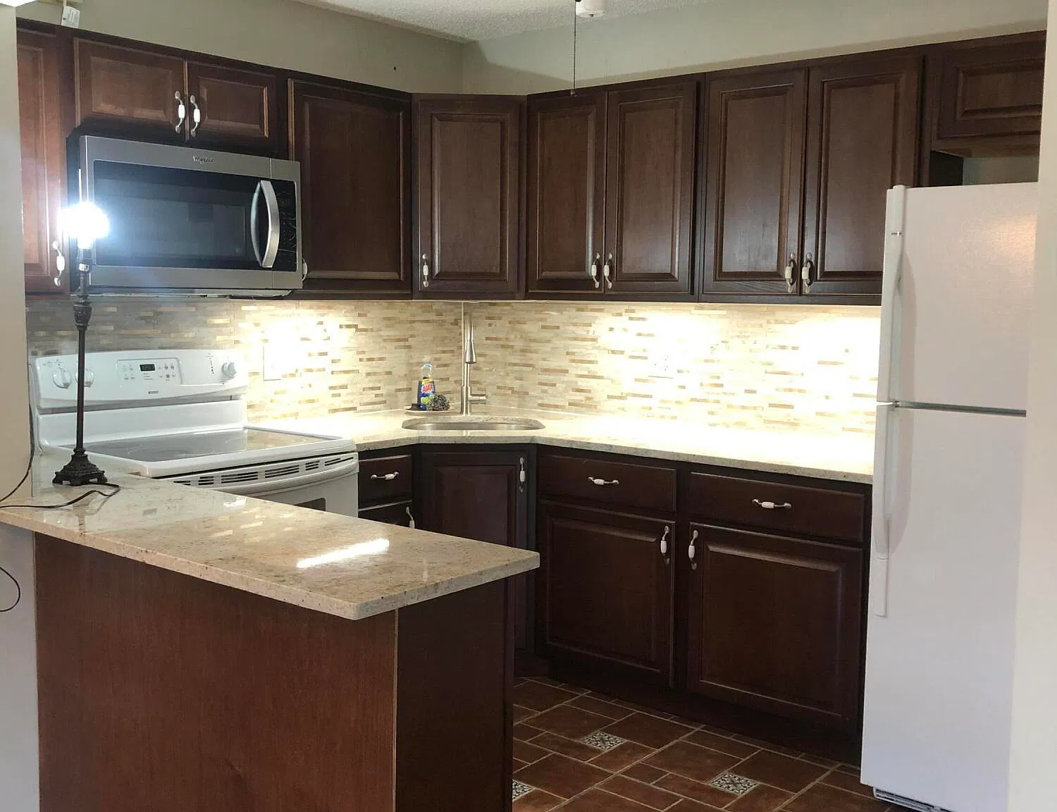2 bed, 1.0 bath, 935 sqft, $1,900 — Photo 2