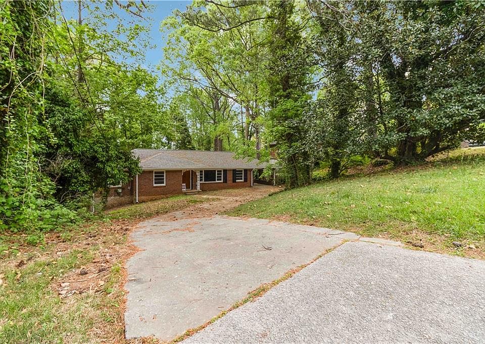 1st image of 668 Lynn Cir SW