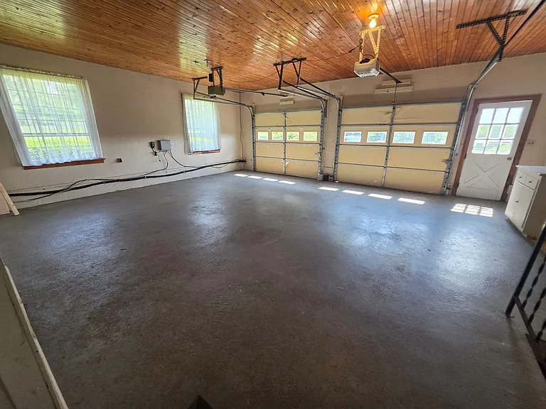 2213 Allibone Rd — Photo 17