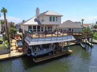 1618 E Castaway St, Tiki Island, TX 77554