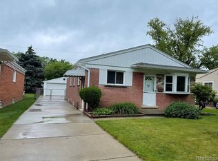 5953 Whitefield St, Dearborn Heights, MI 48127