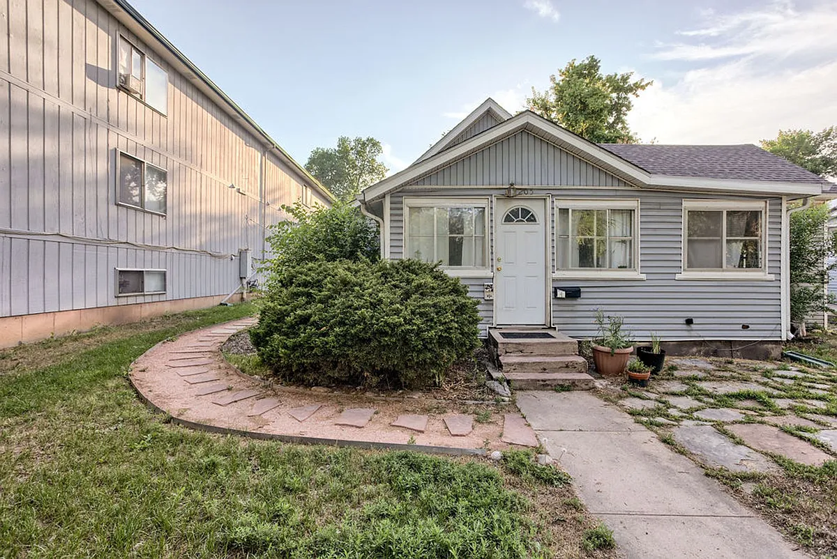 Building Photo - 205 N Sherwood St #2