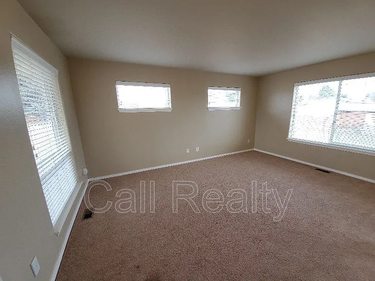 1814 N Arc St — Photo 2