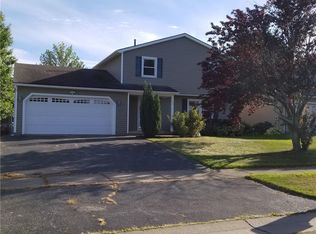 150 Pebbleview Dr, Rochester, NY 14612