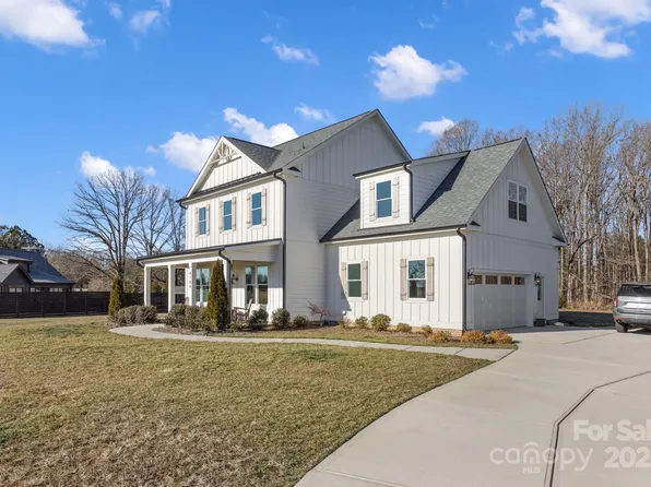 8788 Potter Rd, Matthews, NC 28104