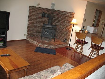 Int. Family Room & Stove