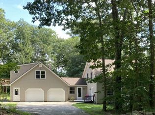 713 Haverhill Rd, Chester, NH 03036