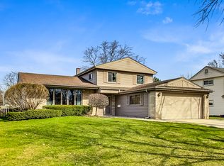 1810 E Hopi Ln, Mount Prospect, IL 60056