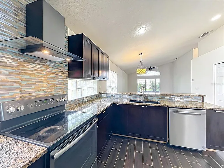 1045 Willow Branch Dr — Photo 15