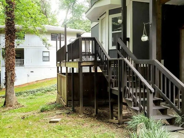 1303 Colony Dr — Photo 32