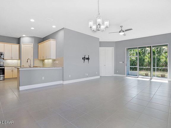5th image of 833 Pinewood Dr