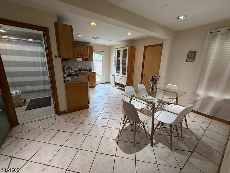 35 Ralph St — Photo 11