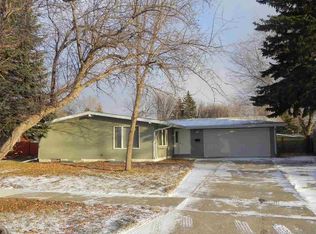 113 28th St SW, Minot, ND 58701