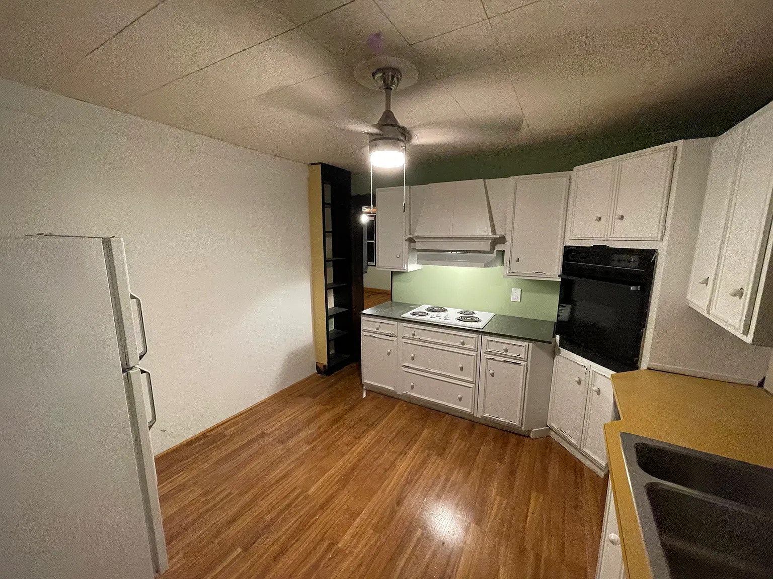 5 bed, 1250 sqft, $3,800 — Photo 2