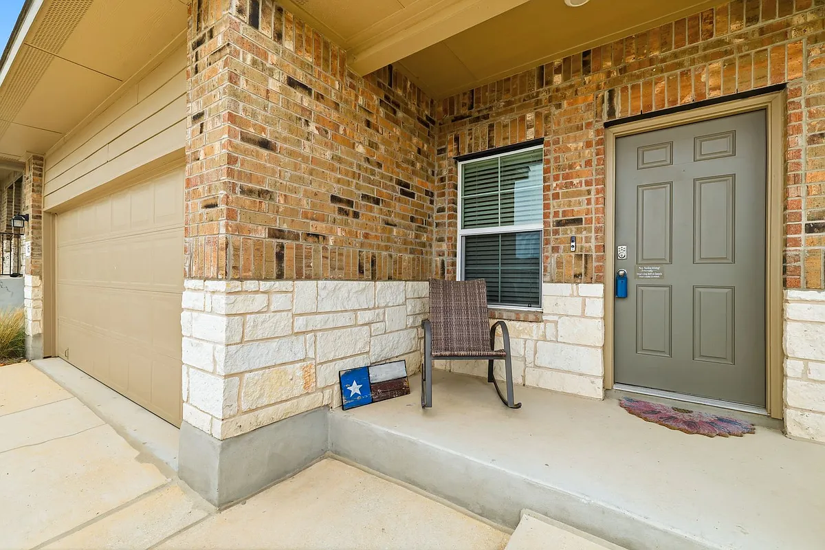 Building Photo - 10520 Pomme