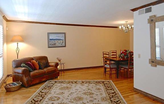 4th image of 6247 Tarascas Dr