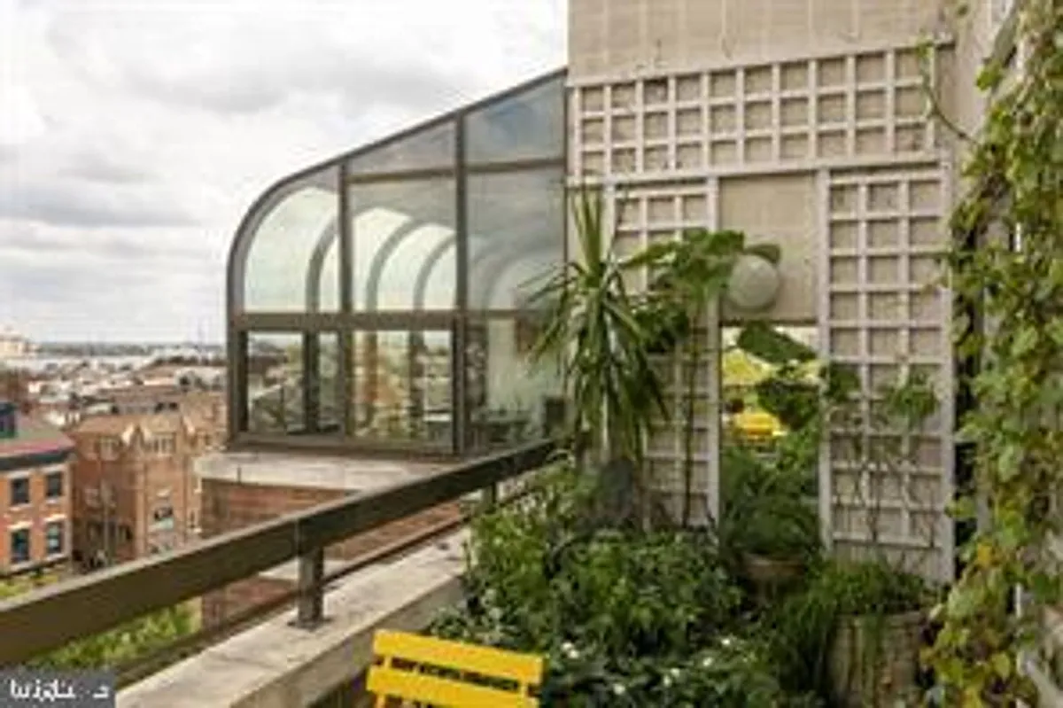 Building Photo - 200-210 Lombard St #708