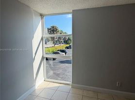2075 NE 164th St, North Miami Beach, FL