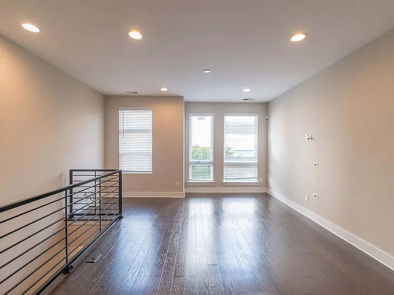 439 Southend Crossing Ln — Photo 8