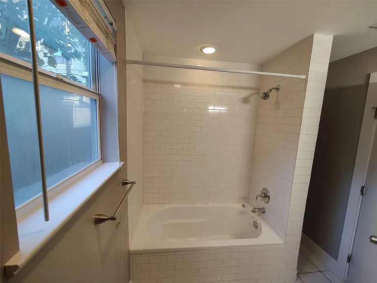 711 Graham Pl #A — Photo 9