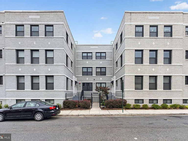 809 Otis Pl NW #104 — Photo 1
