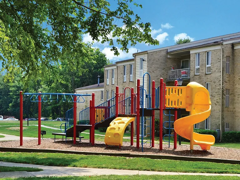 The Apartments at Elmwood Terrace — Photo 15