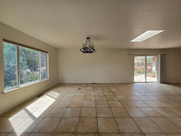 105 Michelle Dr — Photo 8