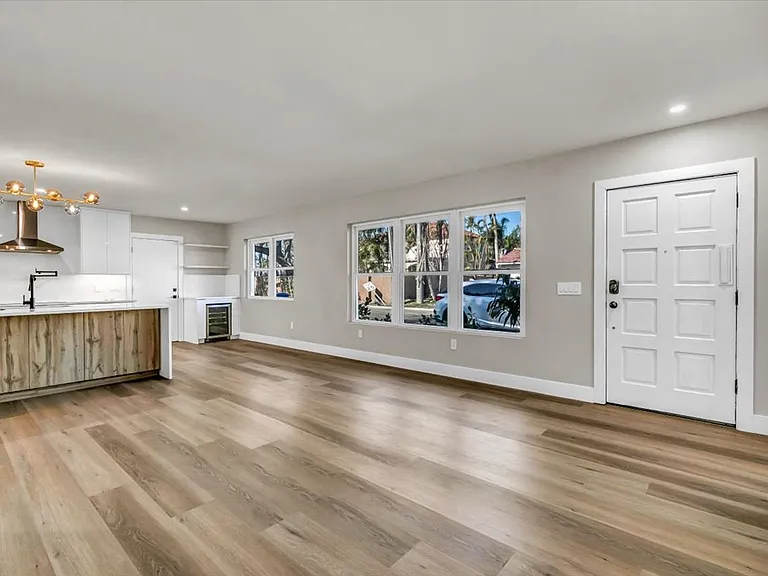 525 Lamara Way NE — Photo 41