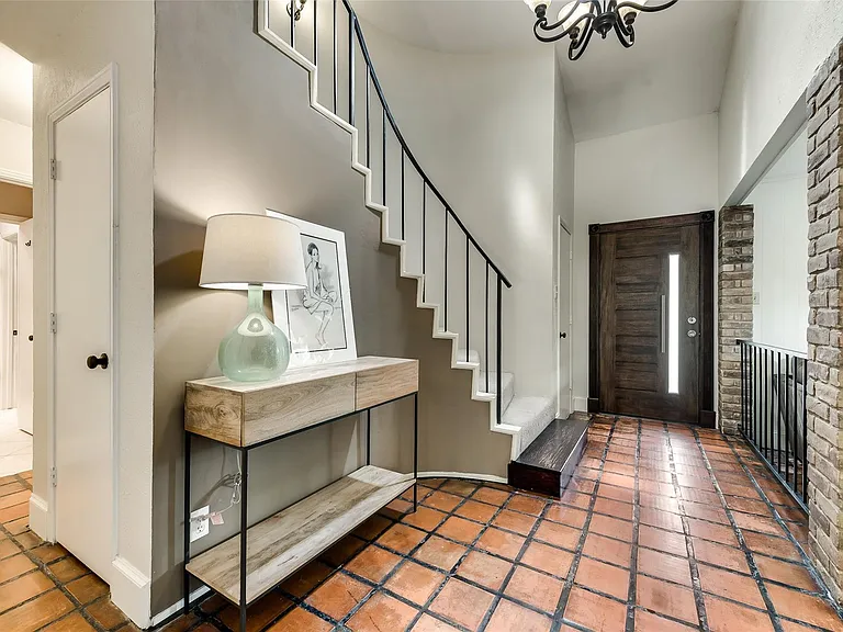 2500 Glenhaven Dr — Photo 2