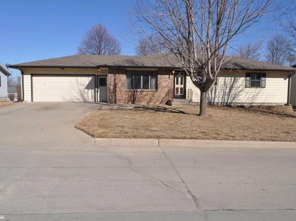 639 Mockingbird Dr, Carroll, IA 51401