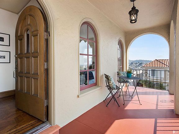 5th image of 985 Darien Way