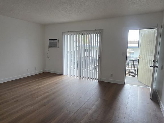 4th image of 5105 Bakman Ave #16
