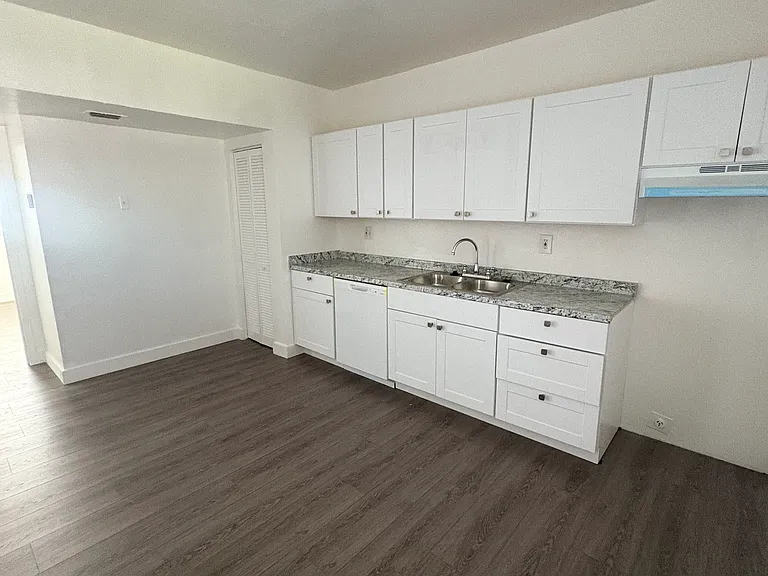 SW 41st St — Photo 8