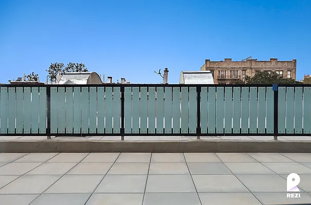 Rented by REZI | media 9