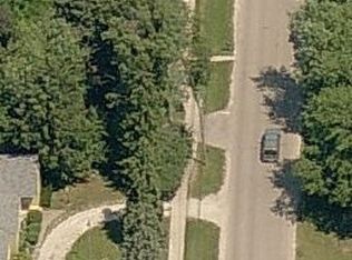 317 N Grant St, Westmont, IL 60559