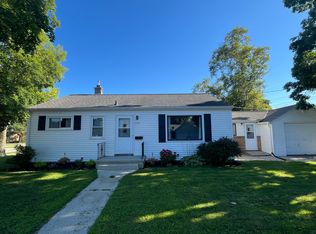 3505 Schroeder Dr, Manitowoc, WI 54220
