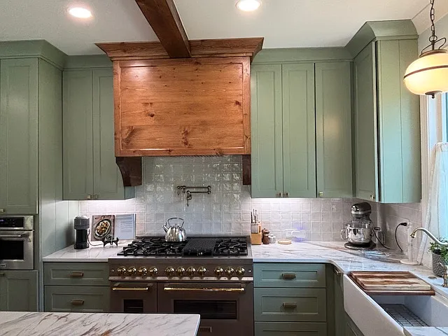 Kitchen w/ 48" range