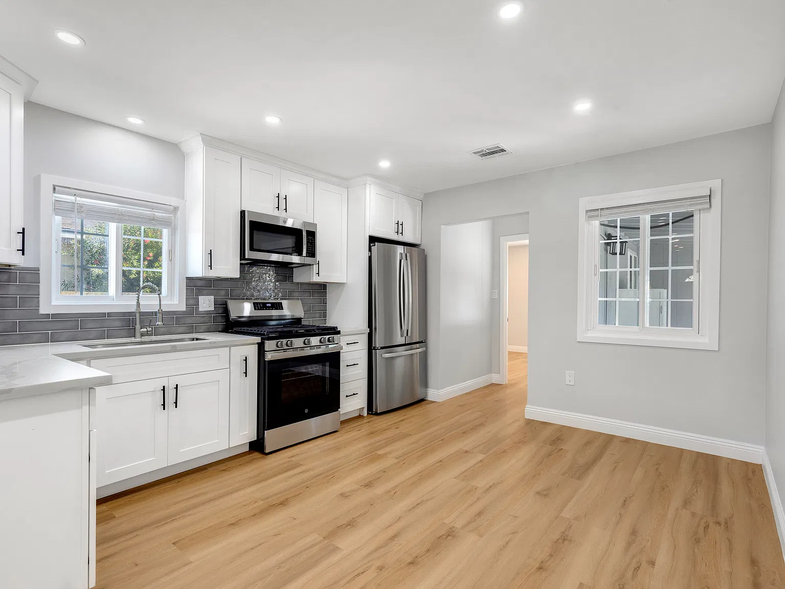 3 bed, 940 sqft, $3,400 — Photo 4