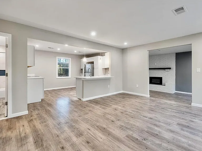 960 Savage Rd — Photo 3