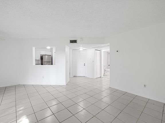 5th image of 1055 N Franklin Ave APT G