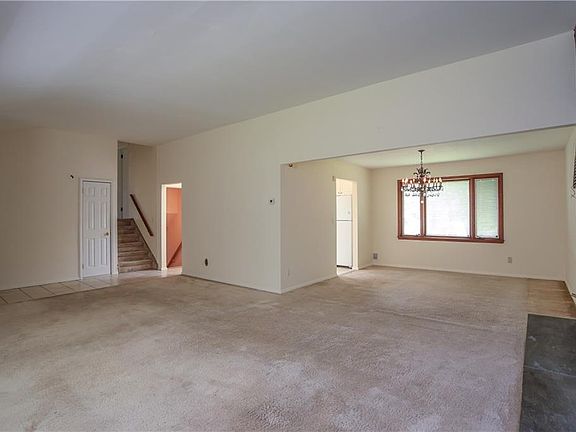 5th image of 66 Renee Ln
