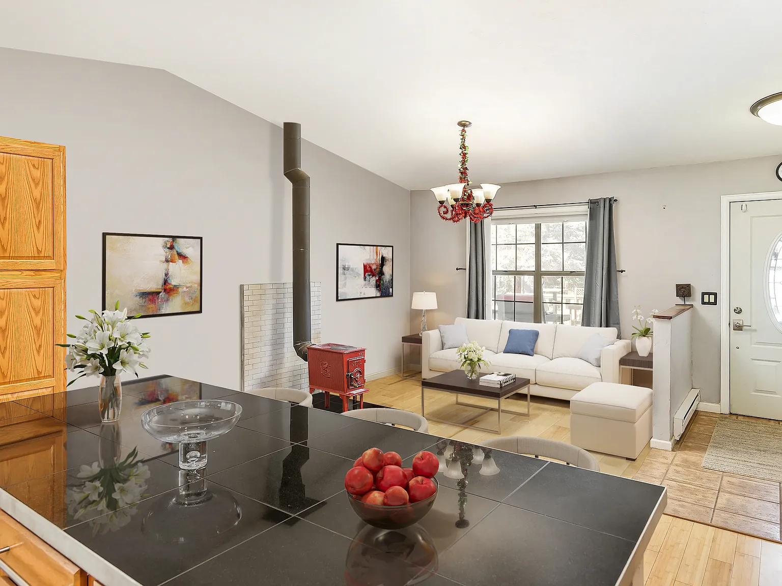 4 bed, 2300 sqft, $7,295 — Photo 3