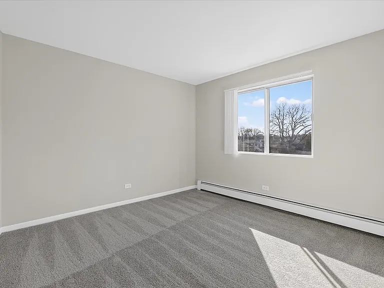 708 W 65th St #6 — Photo 19